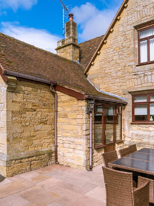 self catering holiday cottage Heart of England - exterior photo