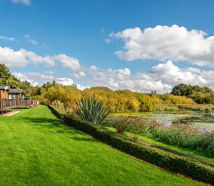 5 star caravan holiday park with carp fishing lake, Herefordshire - park photo Pearl Lake