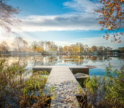 Snow on lakeside jetty at Pearl Lake