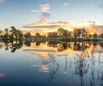 Autumn sunrise over Pearl Lake