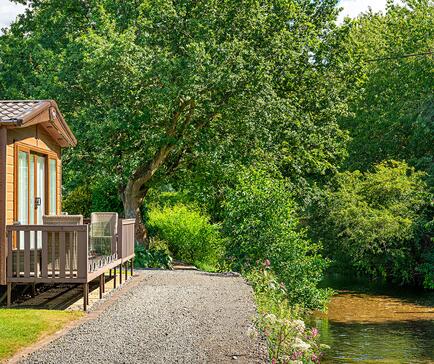 Riverside holiday lodges on 5 star holiday park in Herefordshire