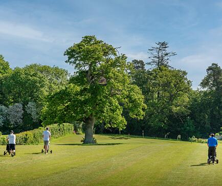 Summer Golf at Pearl Lake Country Holiday Park, Herefordshire