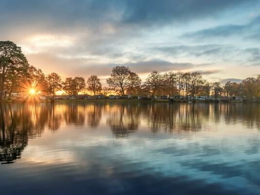 Spectacular autumn morning at Pearl Lake