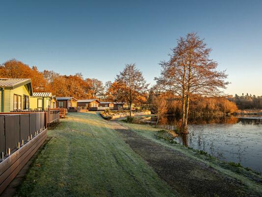 Winter morning at Pearl Lake Country Holiday Park, herefordshire.
