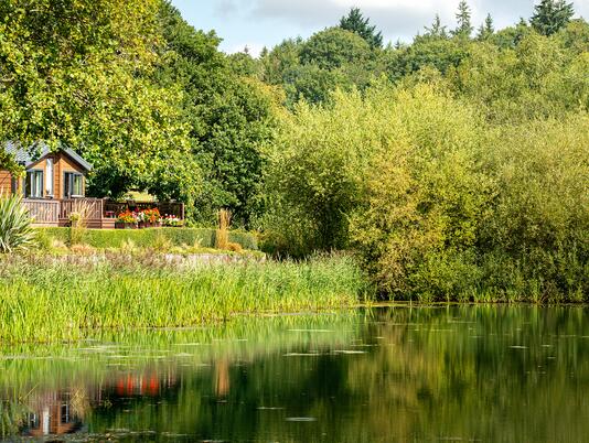 5 star caravan holiday park with carp fishing lake, Herefordshire