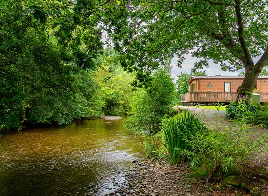 Riverside holiday lodges on 5 star holiday park in Herefordshire