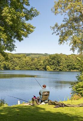 5 star caravan holiday park with fishing lake - Pearl Lake Herefordshire.