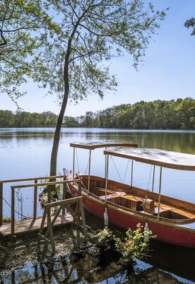 Steam boat at Pearl Lake 5 star caravan holiday park