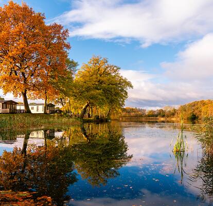 5 star caravan holiday park with fishing lake - Pearl Lake Herefordshire.