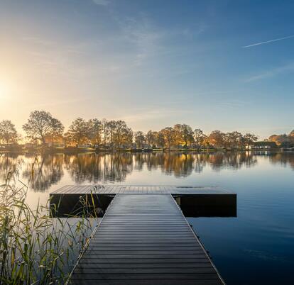 Spectacular autumn morning at Pearl Lake