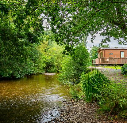 Riverside holiday lodges on 5 star holiday park in Herefordshire