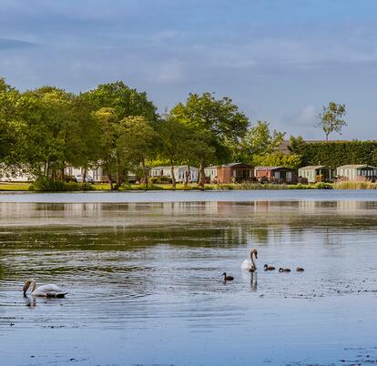 5 star caravan holiday park with fishing lake - Pearl Lake Herefordshire.