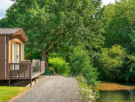 Riverside holiday lodges on 5 star holiday park in Herefordshire