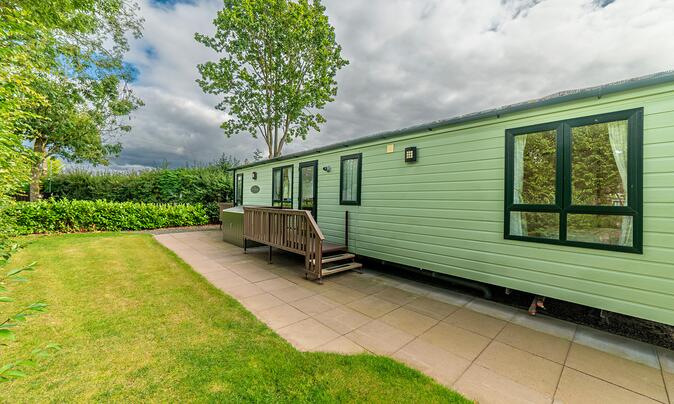 Holiday home for sale on 5 star caravan park with golf and fishing